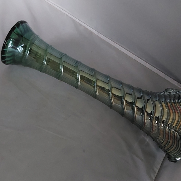 IMPERIAL GREEN/ LIME GREEN ANTIQUE RIPPLE CARNIVAL FUNERAL SIZE GLASS VASE - Picture 8 of 9